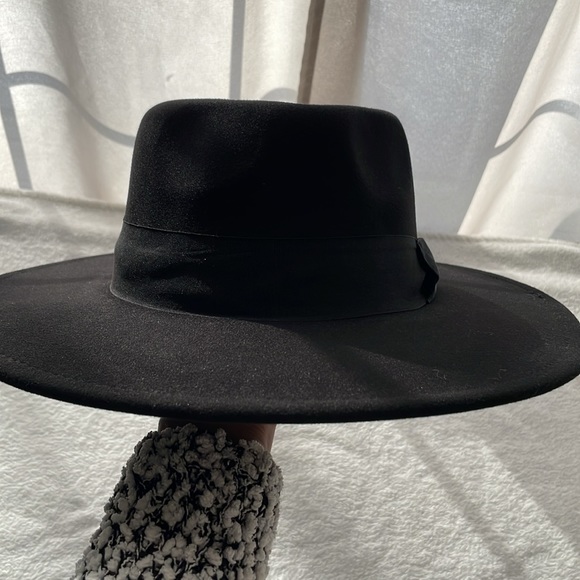 Black fashion hat - Picture 5 of 6